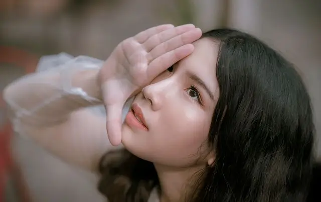 Woman with clear, luminous skin and a natural glow, representing how to get glass skin with consistent hydration, gentle exfoliation, and a healthy skincare routine.